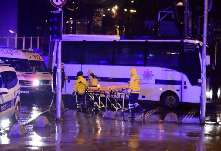 Atentado en discoteca de Estambul: 39 muertos.