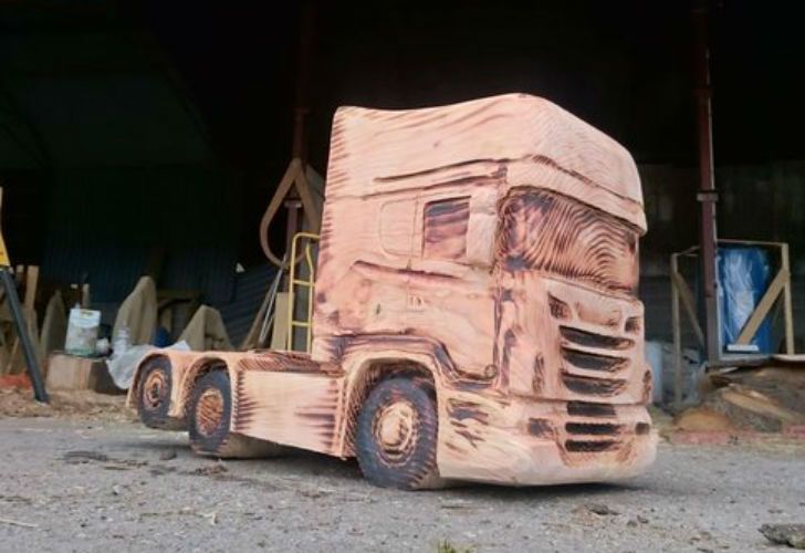 Parabrisas Perfeccion Tallo Un Camion En Madera