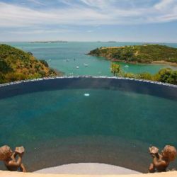 infinity-swimming-pool-delamore lodge-isla waiheke-nueva zelanda