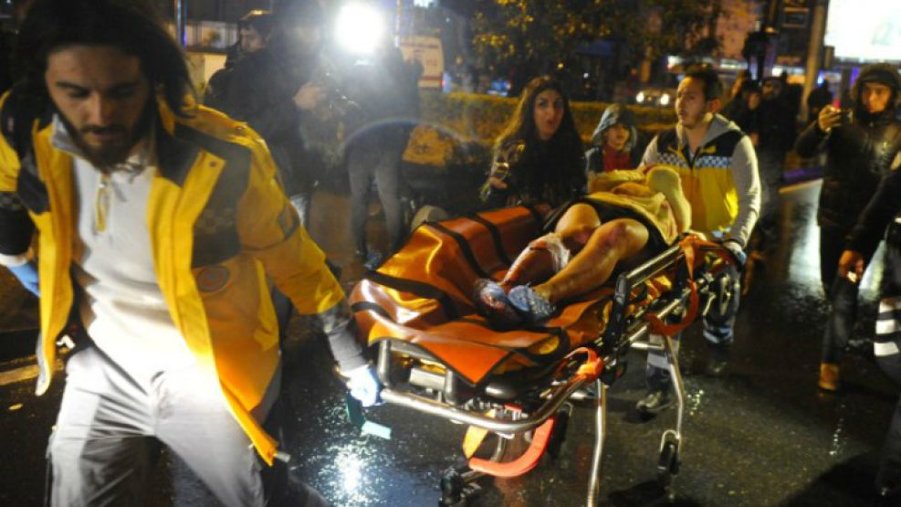 Atentado en discoteca de Estambul: 39 muertos.