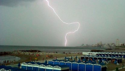 Tormenta eléctrica en la costa