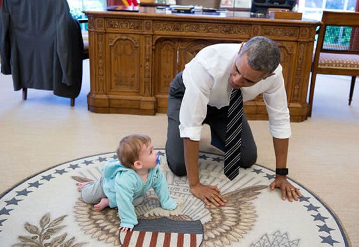 Obama compartiendo tiempo con un hijo de los trabajadores de la Casa Blanca.