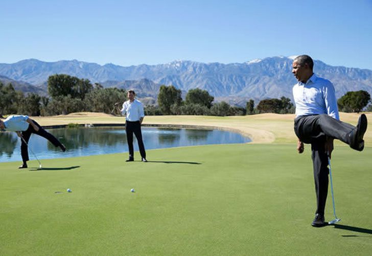 La reacción de Obama luego de que jugando al golf la pelota no entrara en el hoyo.