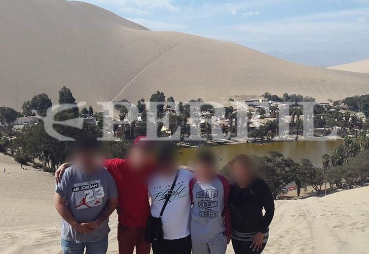 BACAN. Con su familia en el oasis de Huacachina (Perú).