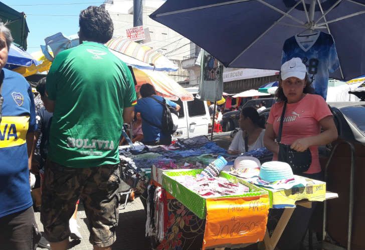 Manteros en Liniers.