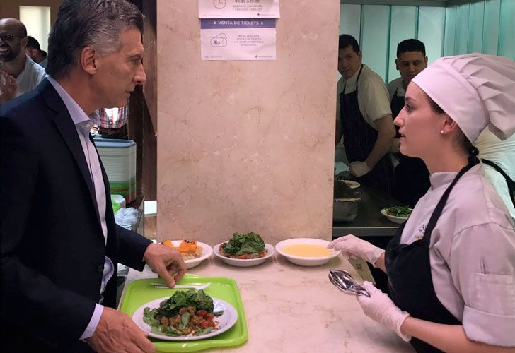 Macri almorzando en el comedor de Casa Rosada