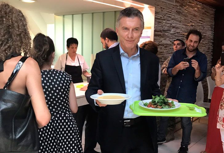 Macri almorzando en el comedor de Casa Rosada