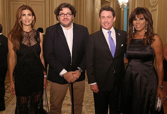 Noah Mamet junto a la Primera Dama Juliana Awada; el ministro de Cultura, Pablo Avelluto; y la actriz Anamá Ferreira. 