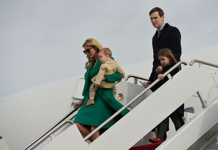 Ivanka Trump, su esposo Jared Kushner e hijos.