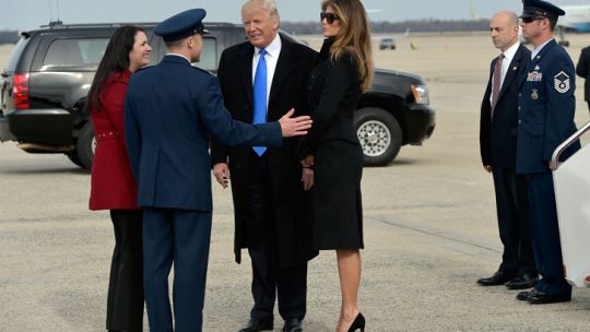 Trump y Melania ya en tierra
