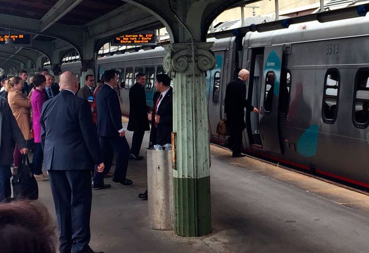 Biden regresa en Subte.