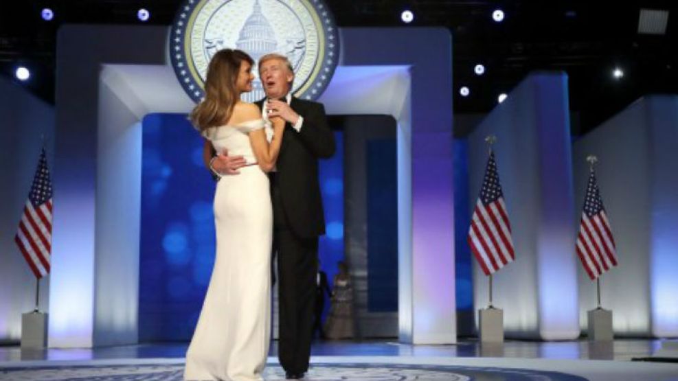 El Día de la Inauguración presidencial concluyó con el baile del presidente Donald Trump y su mujer Melania.