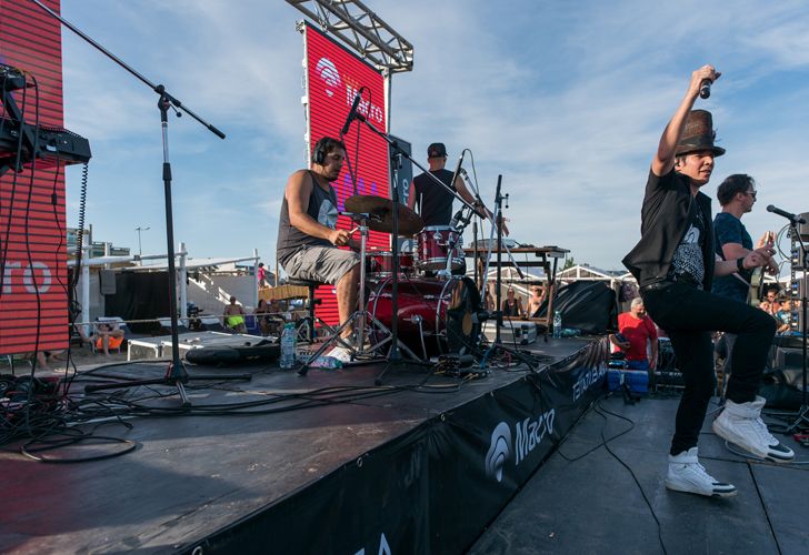 Maxi Trusso y su banda