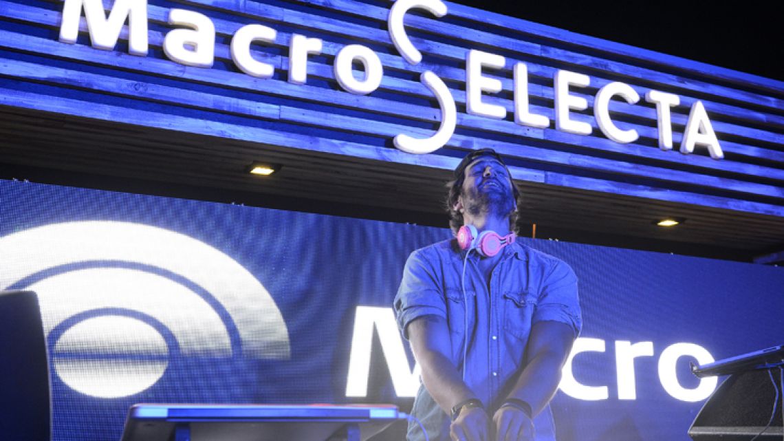 Banco Macro Ofreció Un Recital Exclusivo De Maxi Trusso En Pinamar Perfil 0369