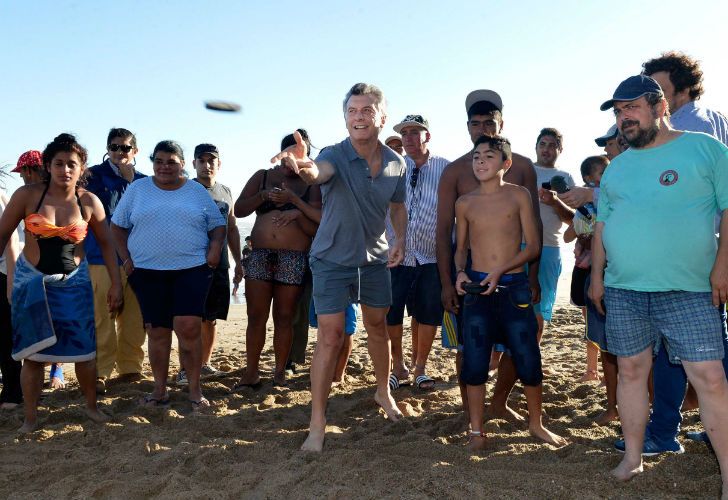 Mauricio Macri y Juliana Awada en las playas de Chapadmalal.