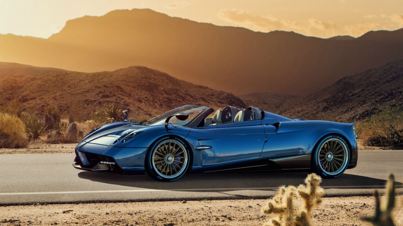 Pagani huayra красная