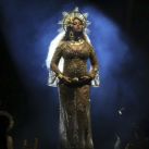 Beyonce-Grammys 59 (5)