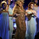 Beyonce-Grammys 59 (7)