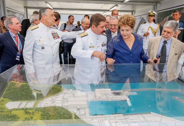 El Gobierno negocia con una empresa investigada en Brasil 