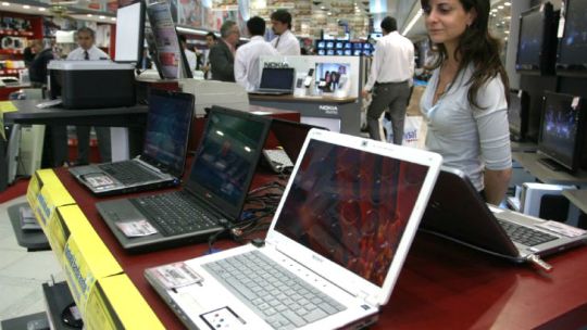 A través de un decreto, el Gobierno elimina los impuestos para productos informáticos que se producen en el exterior.
