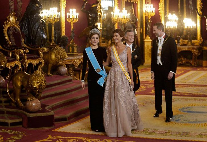 Macri y su esposa junto a los reyes de España