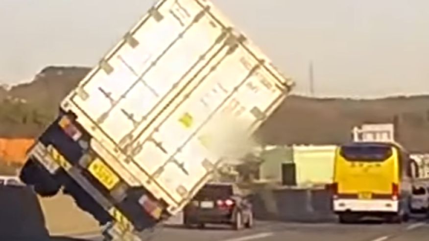 accidente-camion-corea-del-sur-maniobra