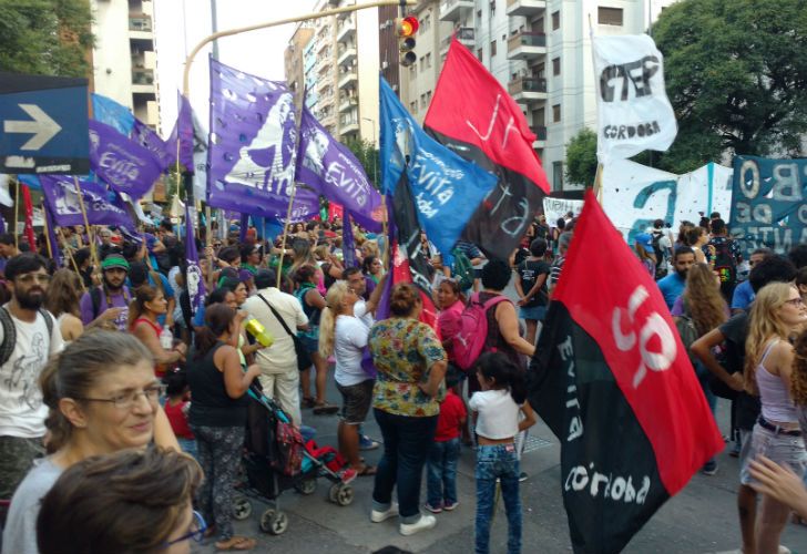 La intersección de Colón y Cañada, en pleno centro de la ciudad fue el lugar elegido para dar comienzo a la manifestación que se extendió por varias cuadras de la ciudad. 