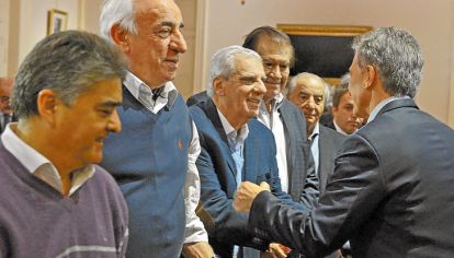 Brindis. Lingeri fue uno de los sindicalistas que negoció la paz sindical con el gobierno de Macri.