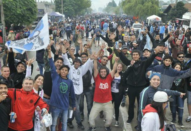 Los fanáticos que viajaron a disfrutar del show. 