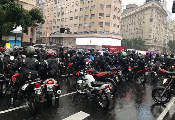 Protesta de motoqueros en el Obelisco