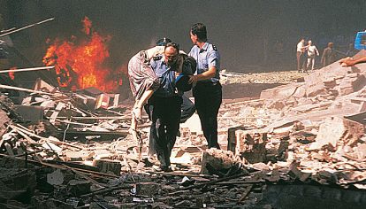 Terror. Momentos posteriores a la explosión de la Embajada de Israel, en 2002.
