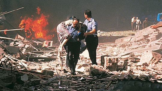 Terror. Momentos posteriores a la explosión de la Embajada de Israel, en 2002.