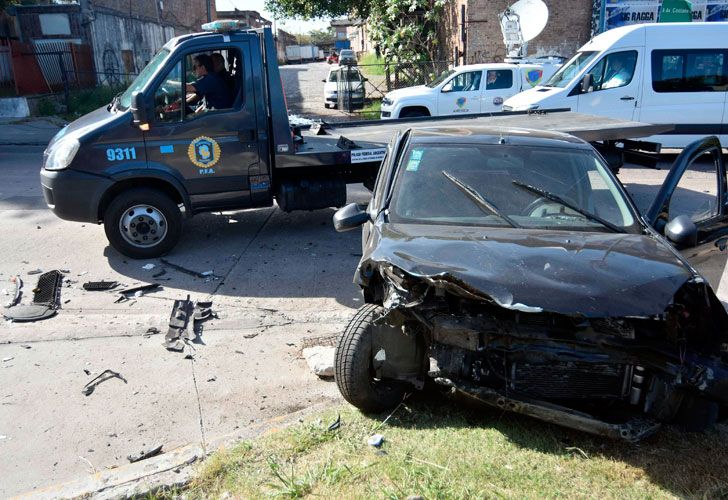 Gitanos que salían de un cumpleaños de 15 chocaron con otro auto, amenazaron a periodistas y protagonizaron incidentes