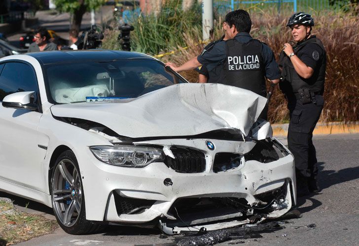 Gitanos que salían de un cumpleaños de 15 chocaron con otro auto, amenazaron a periodistas y protagonizaron incidentes