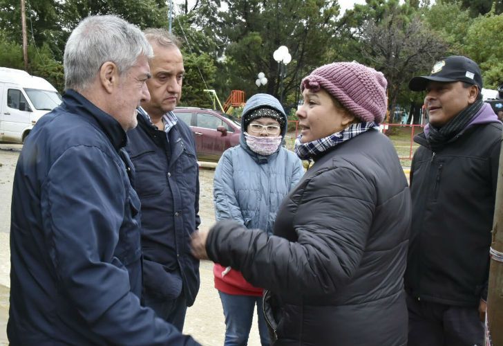 l gobernador del Chubut, Mario Das Neves, solicitará al gobierno nacional "financiamiento para cuatro obras centrales" para Comodoro Rivadavia, una sobre el cerro Chenque y otras tres de desagote pluvial . 