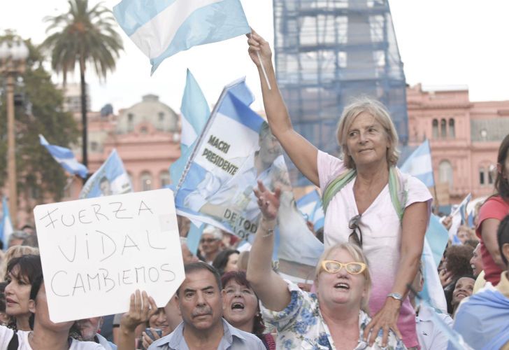 Marcha "por la democracia" en el centro porteño.