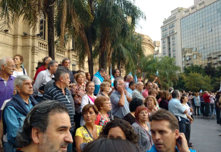 Así se vivió la "marcha por la democracia" en Córdoba.