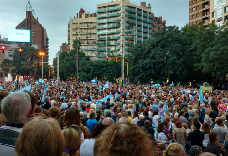 Así se vivió la "marcha por la democracia" en Córdoba.