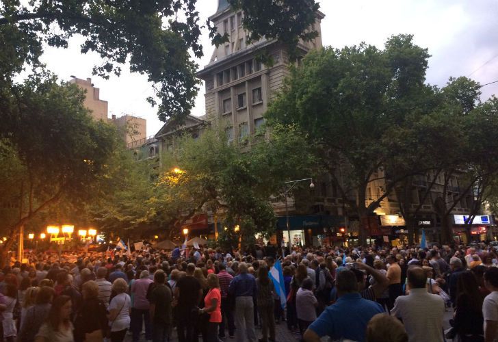 Así se vivió la "marcha por la democracia" en Mendoza.