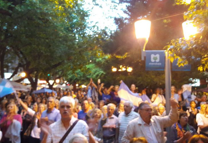 Así se vivió la "marcha por la democracia" en Mendoza.