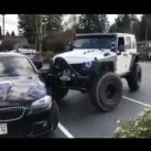 jeep-empuja-bmw-estacionamiento