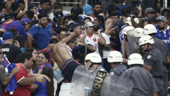 incidentes-entre-hinchas-chilenos-y-la-policia-brasilena
