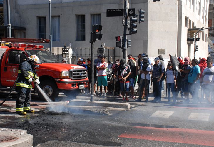 Piquete en Av. 9 de Julio