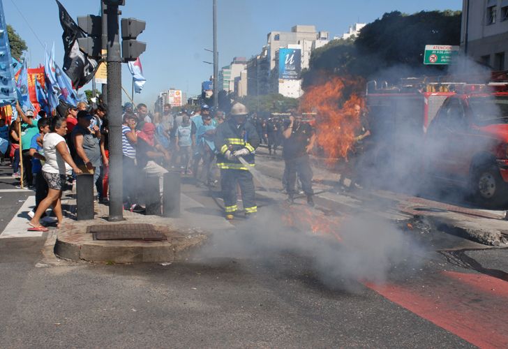 Piquete en Av. 9 de Julio