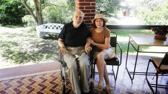 Los poetas Rubén Vela y Mabel Fontau.