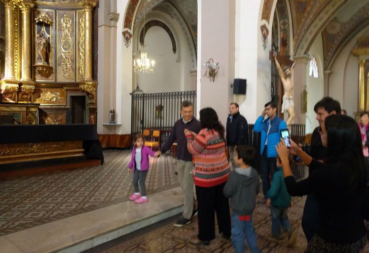 El Presidente visitó la Parroquia del Santísimo Sacramento junto a su hija menor.