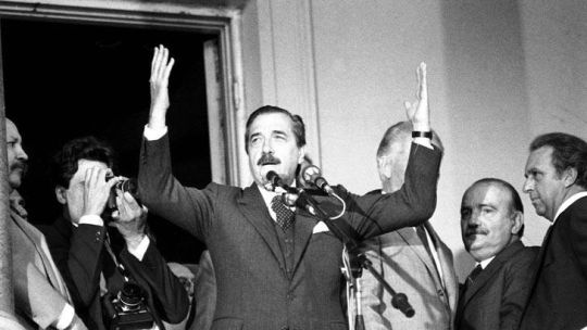 Alfonsin, semana santa de 1987, después de haber defendido la democracia.