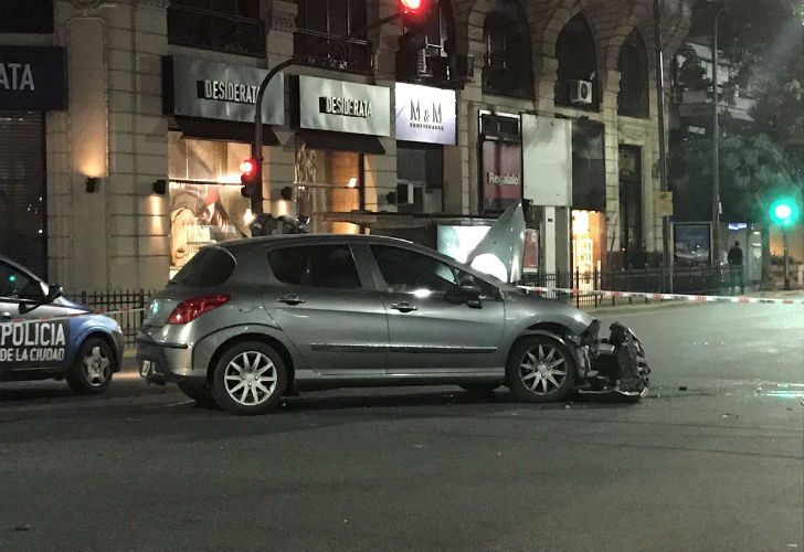 El accidente ocurrió en el cruce de las avenida Callao y Santa Fe.