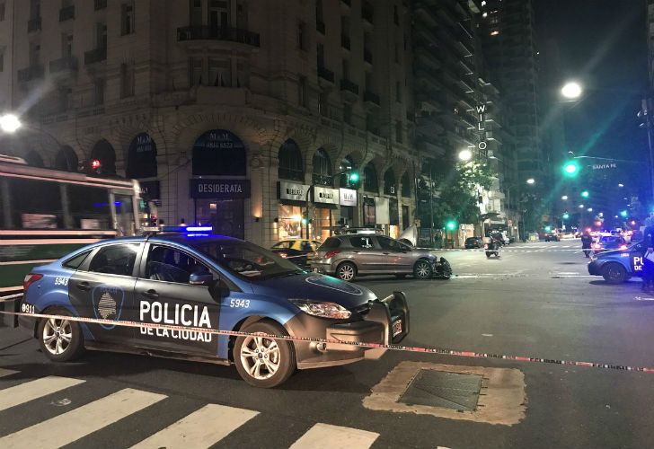 El accidente ocurrió en el cruce de las avenida Callao y Santa Fe.