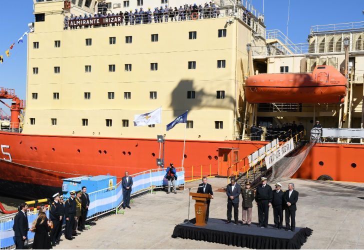 Macri visitó el Almirante Irízar.